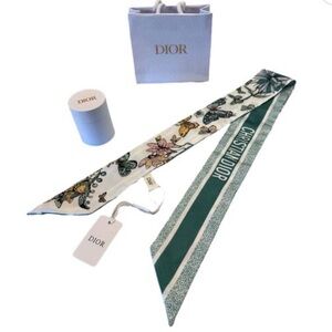 Dior Green and White Floral Silk Twilly(035)